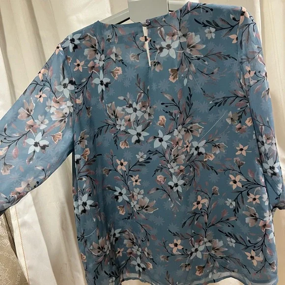 Coldwater Creek Blue Floral blouse with Blush Accents - Picture 4 of 7